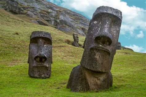 how do you say moai.